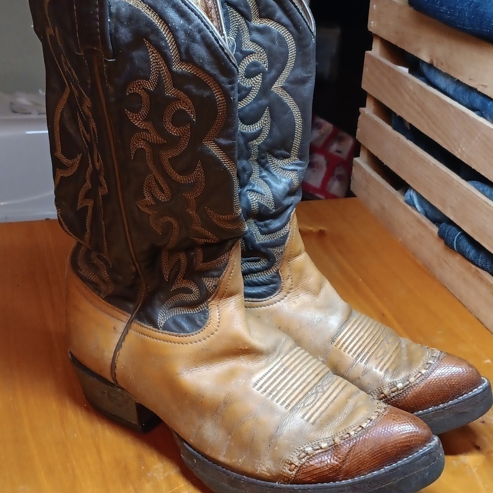Tony Lama men's cowboy boots size 9 5